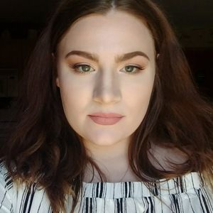 Meet your Posher, Becca